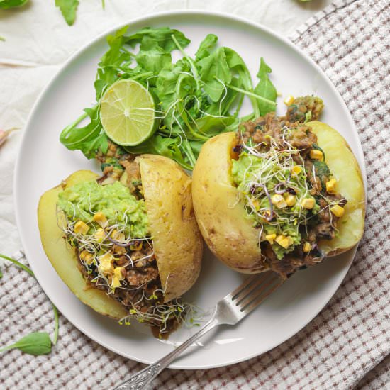 Baked potatoes with one-pot lentils