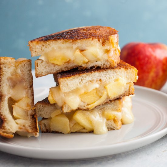 Apple and Brie Grilled Cheese