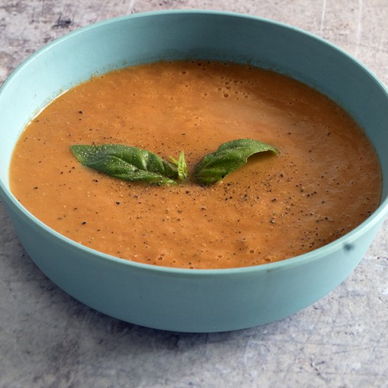 Homemade vegan roasted tomato soup