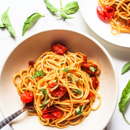 Cherry tomato and garlic pasta