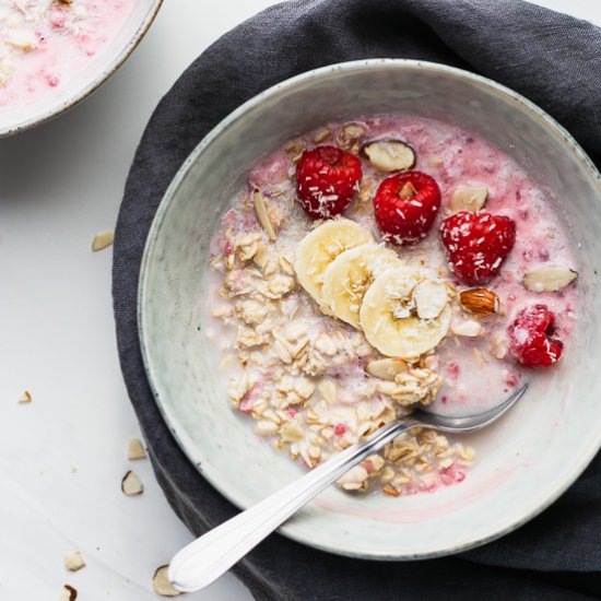 Raspberry Almond Overnight Oats