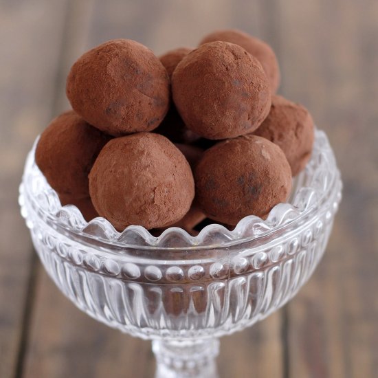 Vegan Chocolate Truffles with Dates