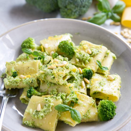 Vegan Broccoli Pesto Pasta