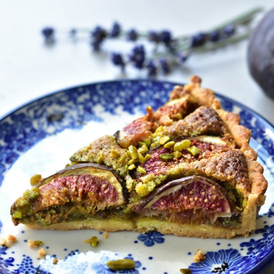 Fig and pistachio frangipane tart