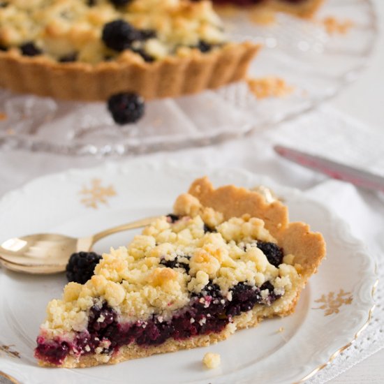 Crumb Crust Pie with Blackberries