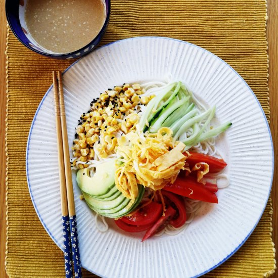 Cold noodles with sesame dressing