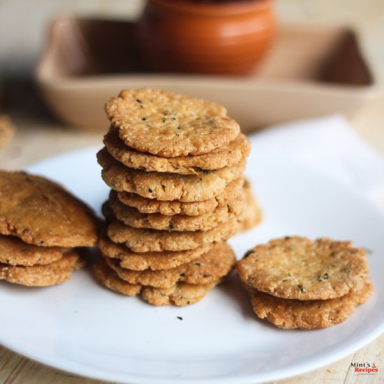 Crispy Methi Mathri Recipe