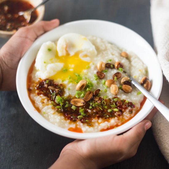 Congee with instant chili oil