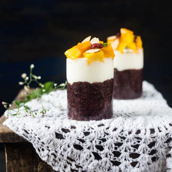 Black rice-yogurt breakfast parfait