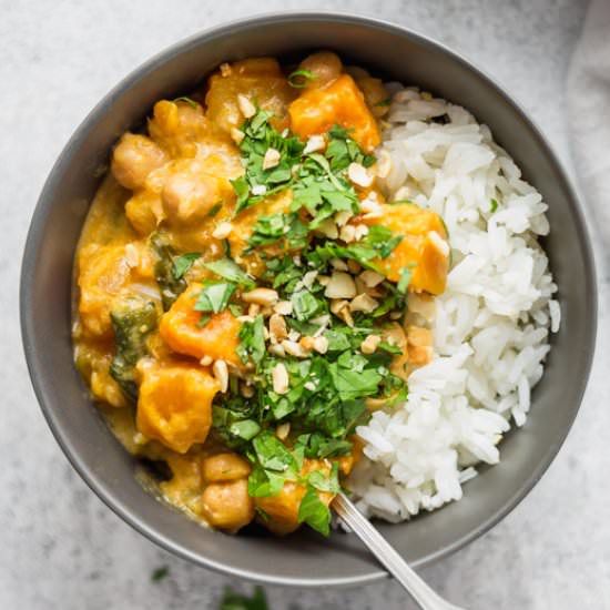 Slow cooker chickpea pumpkin curry