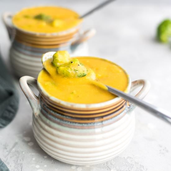 Cheesy Vegan Broccoli Potato Soup