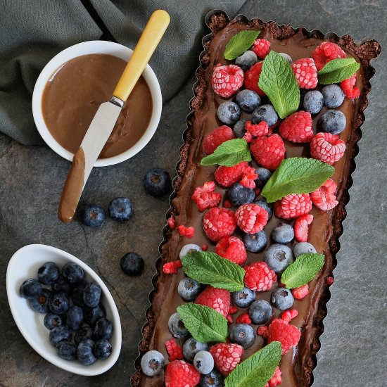 Vegan chocolate caramel tart