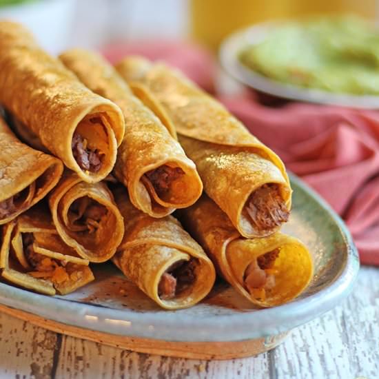 Vegan taquitos with jackfruit