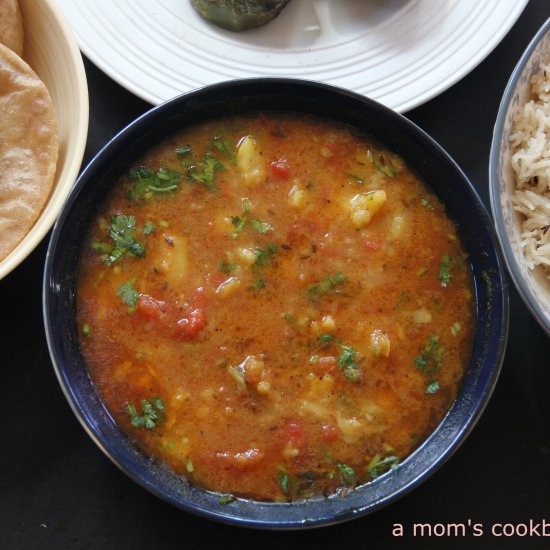 Potato in Tomato Gravy