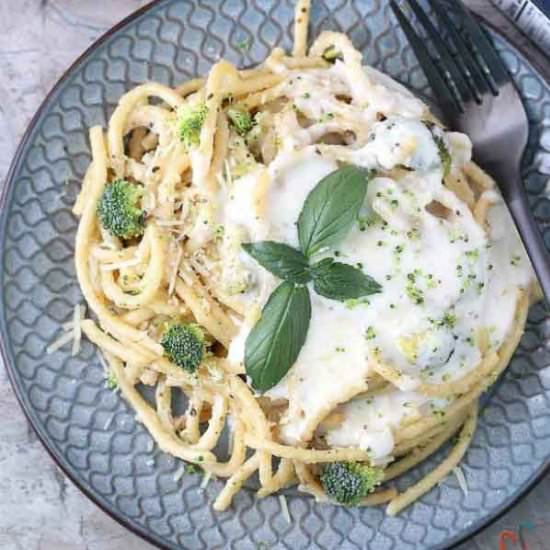 Broccoli Alfredo pasta