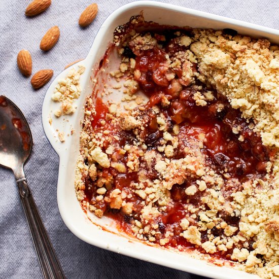 Vegan plum crumble