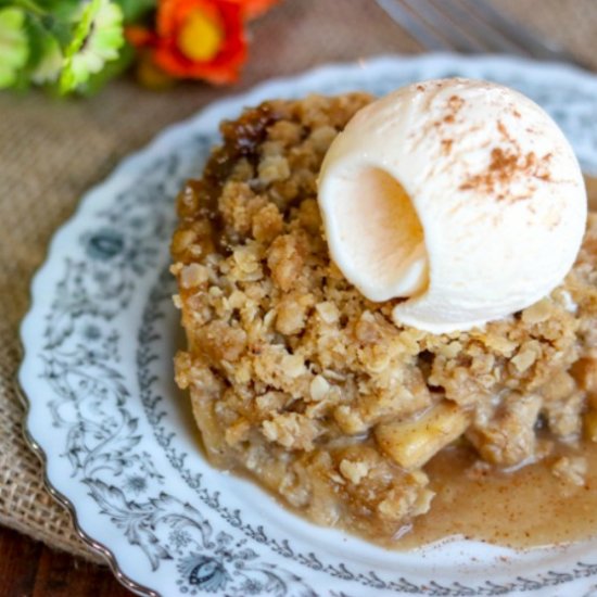 Chai Spiced Apple Crisp