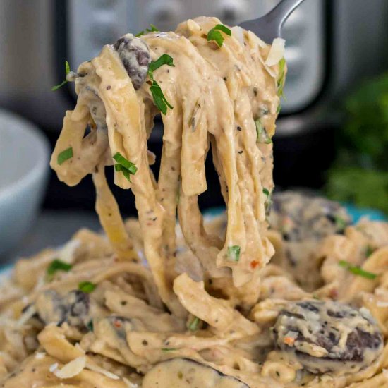 Alfredo Sauce with Fettuccine