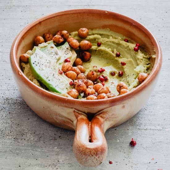 EASY AVOCADO HUMMUS