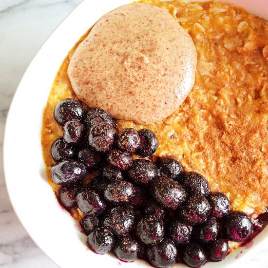 Vegan Pumpkin Spice Oatmeal Bowl