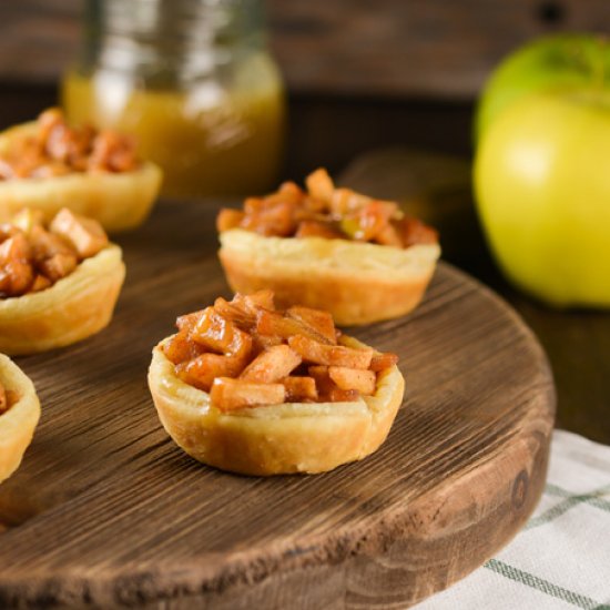 Apple Cups with Maple-Toffee Sauce