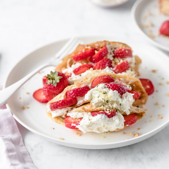 Low-Carb Strawberry & Cream Crepes