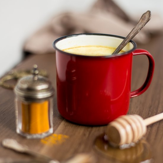 Hot honey rum milk with turmeric