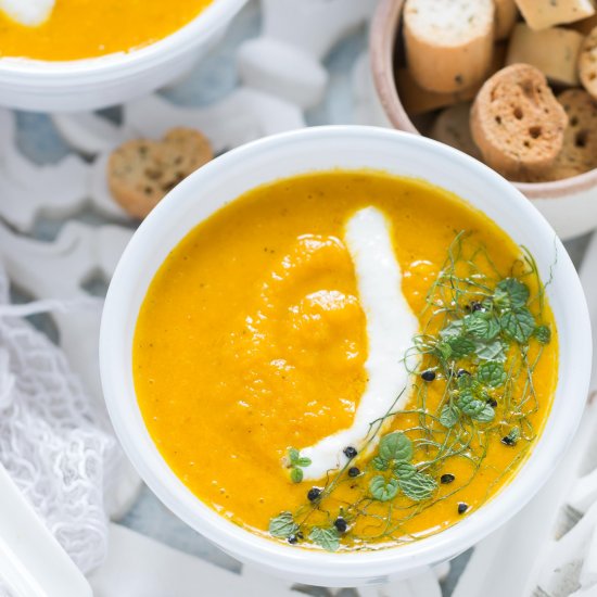 Vegan Roasted Carrot Soup