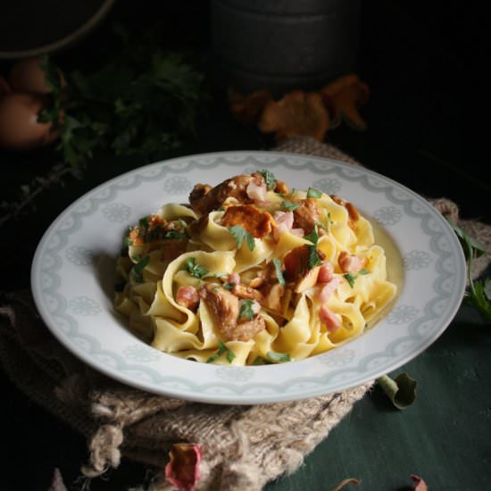 Pasta with mushrooms and bacon