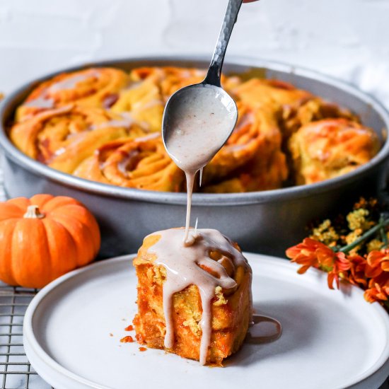 Vegan Pumpkin Cinnamon Buns