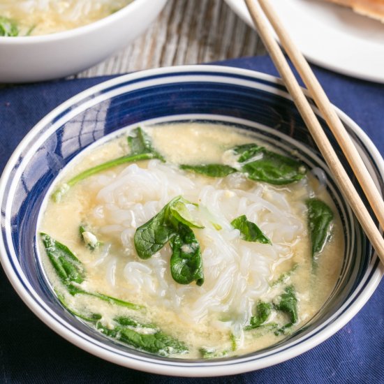 Spinach Egg Miracle Noodle Soup