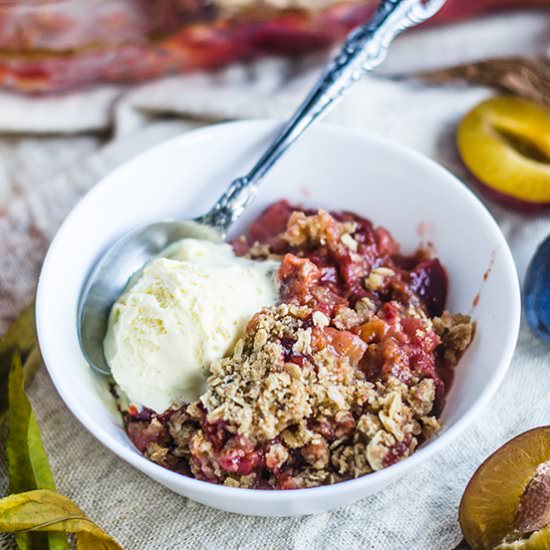 APPLE PLUM CRUMBLE