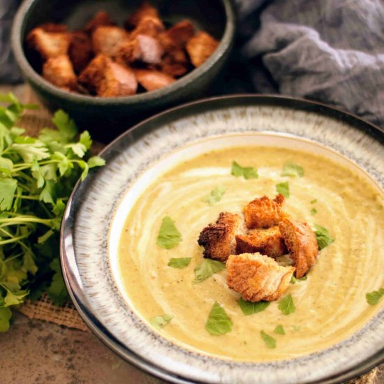 HEALTHY BROCCOLI & STILTON SOUP