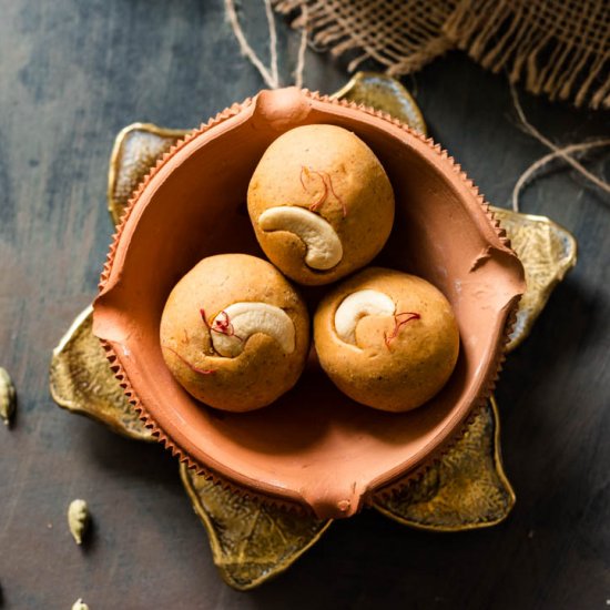 Laddoo (Besan laddoo)