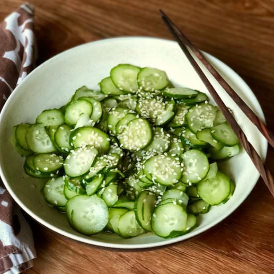 Japanese Cucumber Salad (Sunimono)