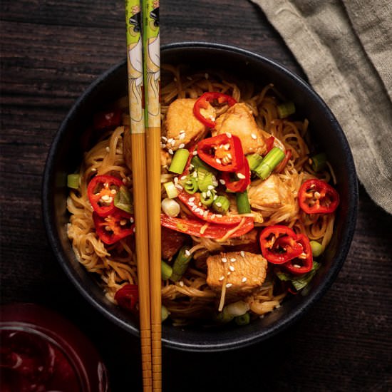 Honey Sriracha Chicken Noodle Bowls