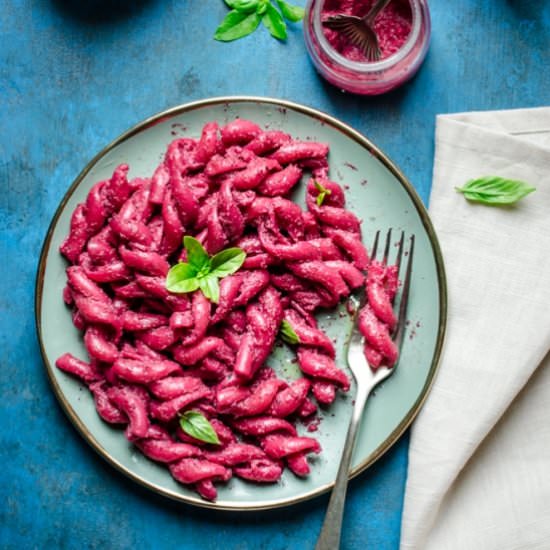 Pasta with beetroot pesto