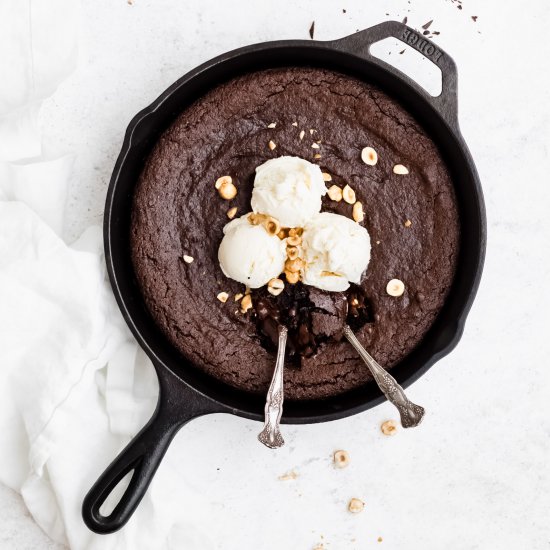 Paleo Hazelnut Skillet Brownie