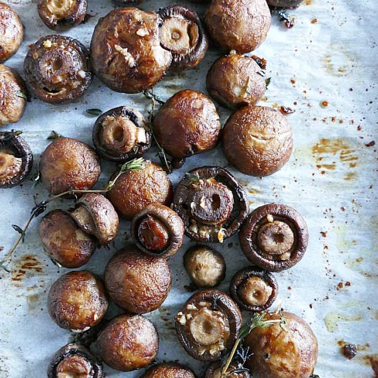 Garlic Thyme Roasted Mushrooms