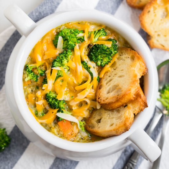 Instant Pot Broccoli Cheese Soup