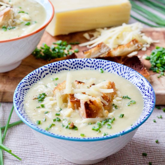 Creamy Cauliflower Cheese Soup