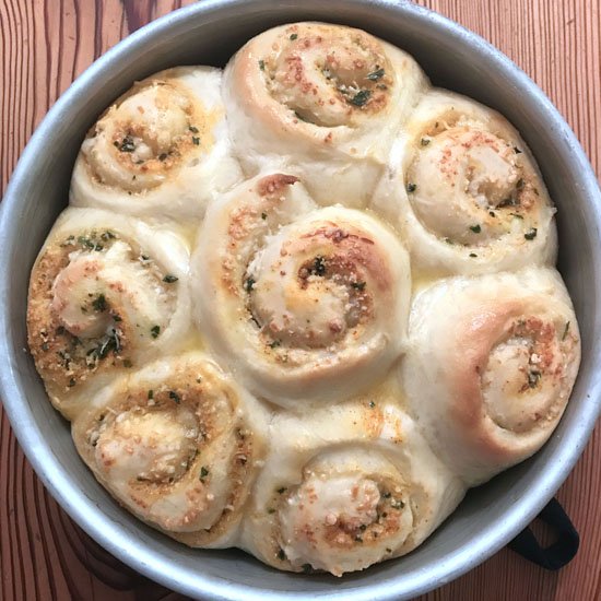 Luscious Garlic Cheese Rolls