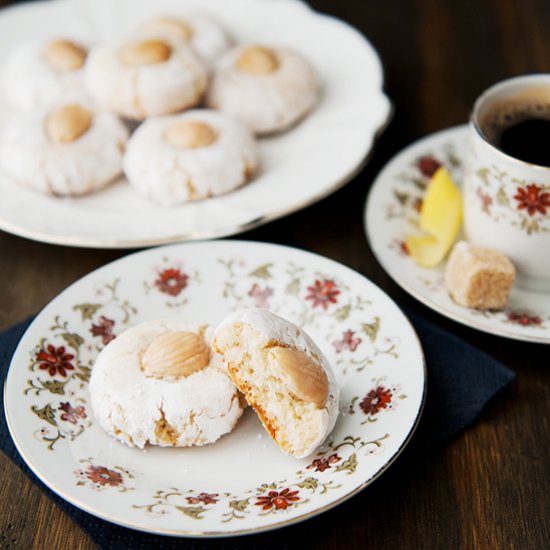 Chewy Amaretti Cookies