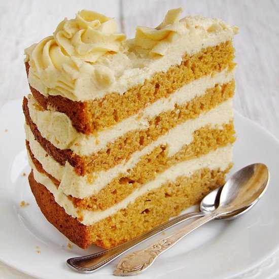 Pumpkin cake with cream