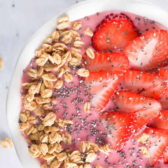 Strawberry Oatmeal Smoothie Bowl