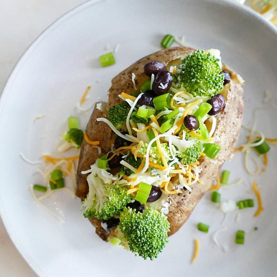 How to Build a Healthy Baked Potato