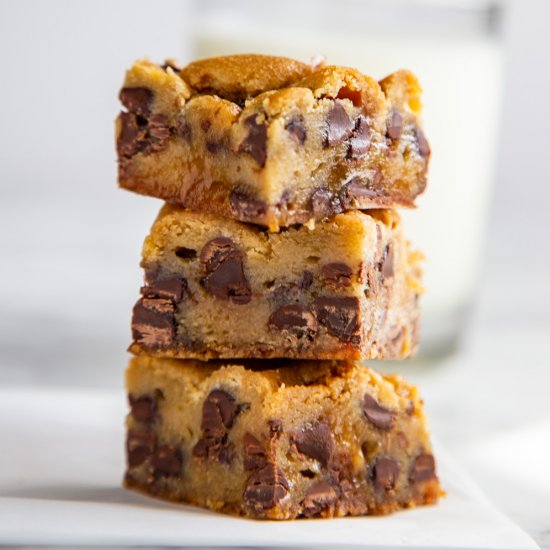 Caramel Chocolate Chip Cookie Bars