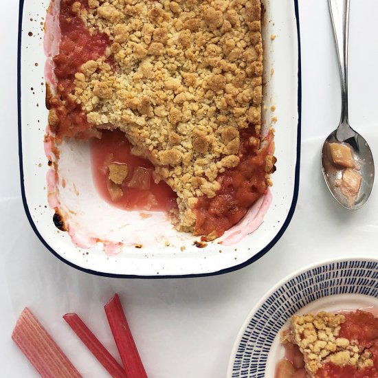 Gluten-free rhubarb crumble