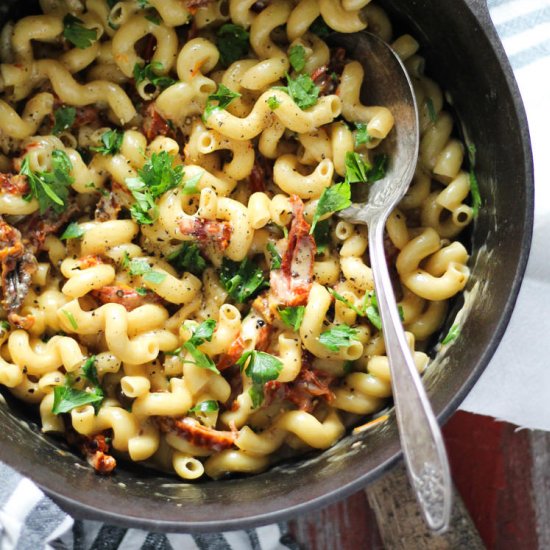 One Pot Smoked Gouda Pasta