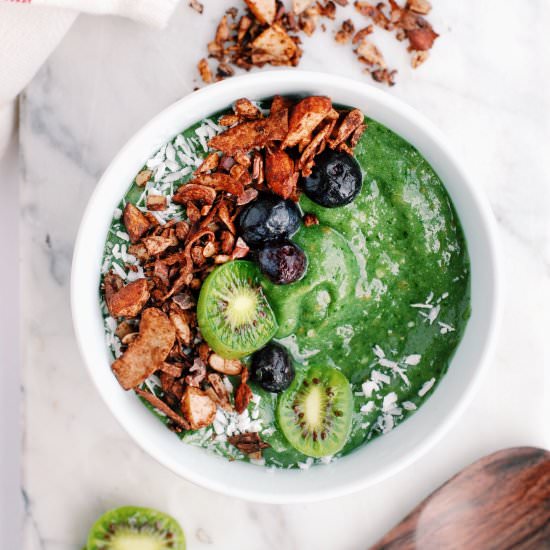 Mint Green Smoothie with Granola